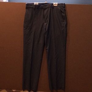 Mens Van Heusen dress pants. 30X29. Gray.